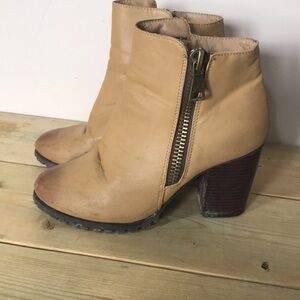 SEVEN7 Footwear Hannah Boot in Sand Side Zipper 3 1/2" Heel Women's Size 9